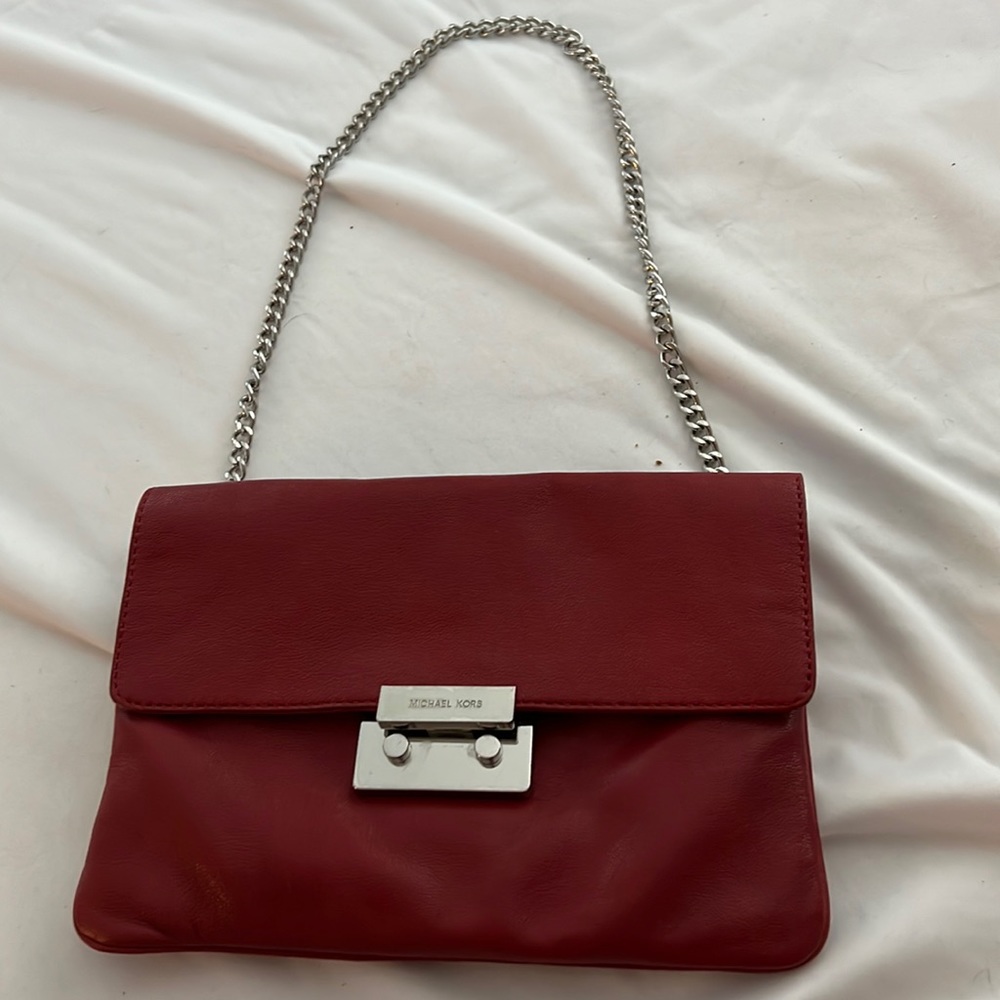 Nice and Clean Michael Kors bag without tag. Used.